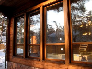 Ремонтируем и утепляем деревянные окна в комнате
