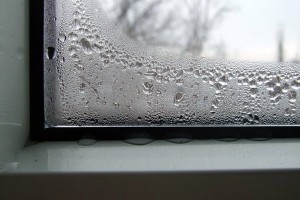 Как уменьшить конденсацию влаги на окнах