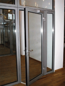 Алюминиевые двери – практичные и долговечные конструкции